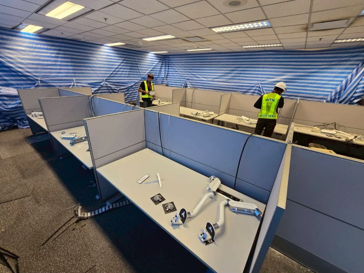 ผลงานการรื้อถอดขนย้ายประกอบติดตั้งเฟอร์นิเจอร์โต๊ะทำงาน